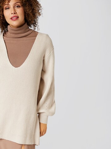 A LOT LESS Pullover 'Emmy' in Beige