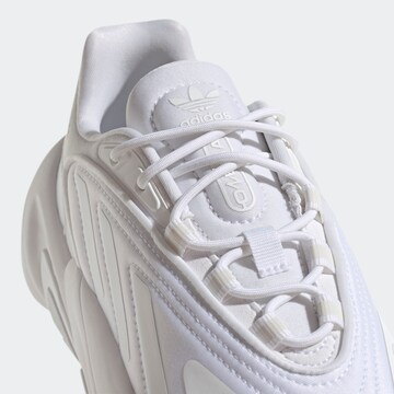 Baskets 'Ozelia' ADIDAS ORIGINALS en blanc