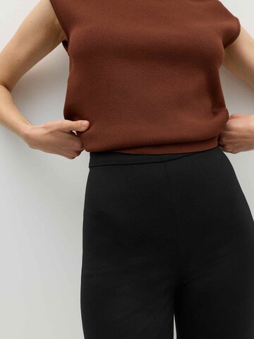 Regular Pantalon à plis Marks & Spencer en noir