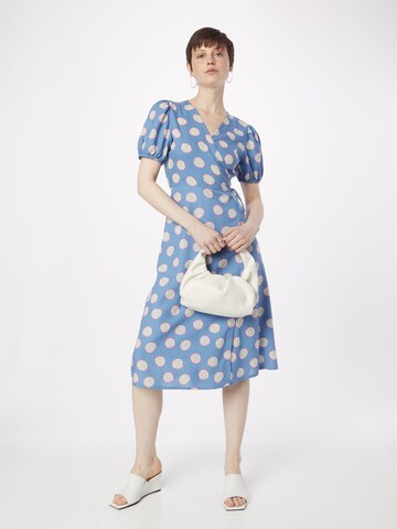 Rochie de la Compania Fantastica pe albastru