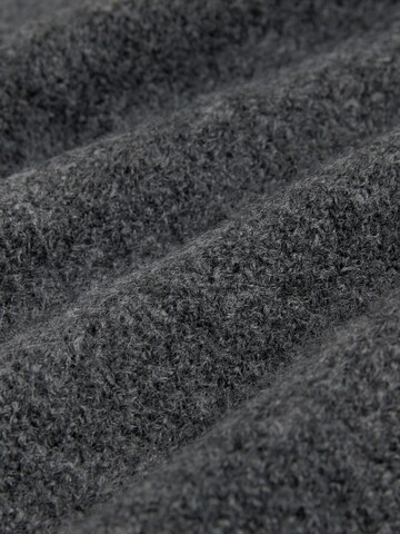 The Set Set: Pullover und Rock in Grau