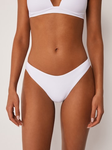 CALZEDONIA Bikini Bottoms in White: front