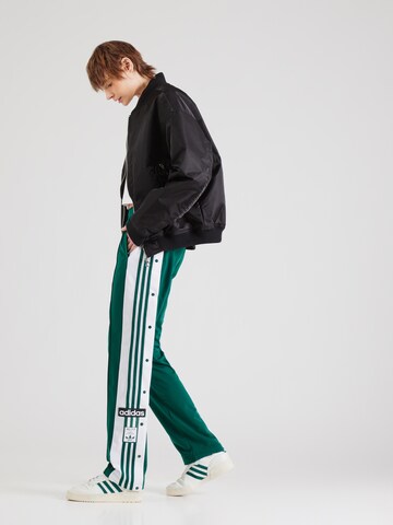 ADIDAS ORIGINALS - Loosefit Pantalón 'Adibreak' en verde