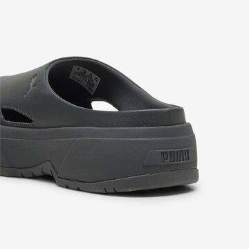 PUMA Clogs in Grau