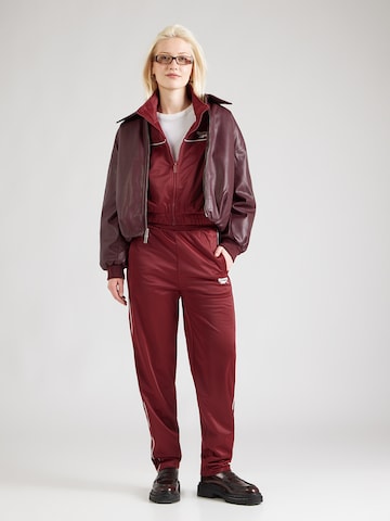 Reebok Joggingdragt 'JUSTINE' i rød