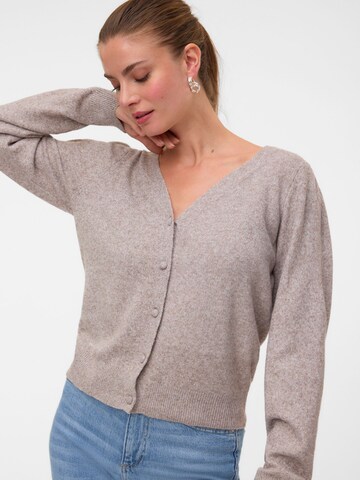 VERO MODA Πλεκτή ζακέτα 'VMDoffy' σε γκρι: μπροστά