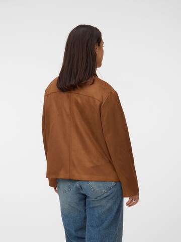 Vero Moda Curve - Chaqueta de entretiempo 'VMCjose' en marrón