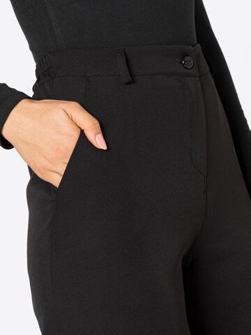 ZABAIONE - Loosefit Pantalón 'Vi44v' en negro