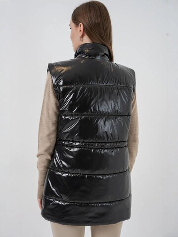 Bigdart Vest in Black