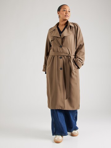 Cappotto di mezza stagione 'CARCHLOE' di ONLY Carmakoma in marrone: frontale