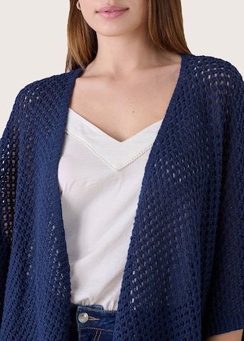 Cape 'Magnolia' Camomilla en bleu