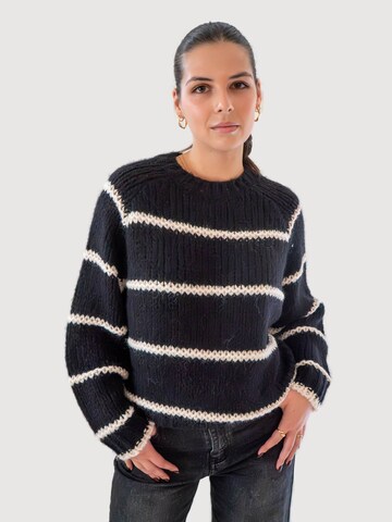 WEARABLE STORIES Pullover 'Nayla' in Schwarz: Vorderseite