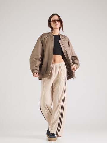 ADIDAS ORIGINALS Loosefit Bukser 'Firebird' i beige