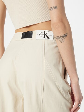 Calvin Klein Jeans - Loosefit Pantalón cargo en beige