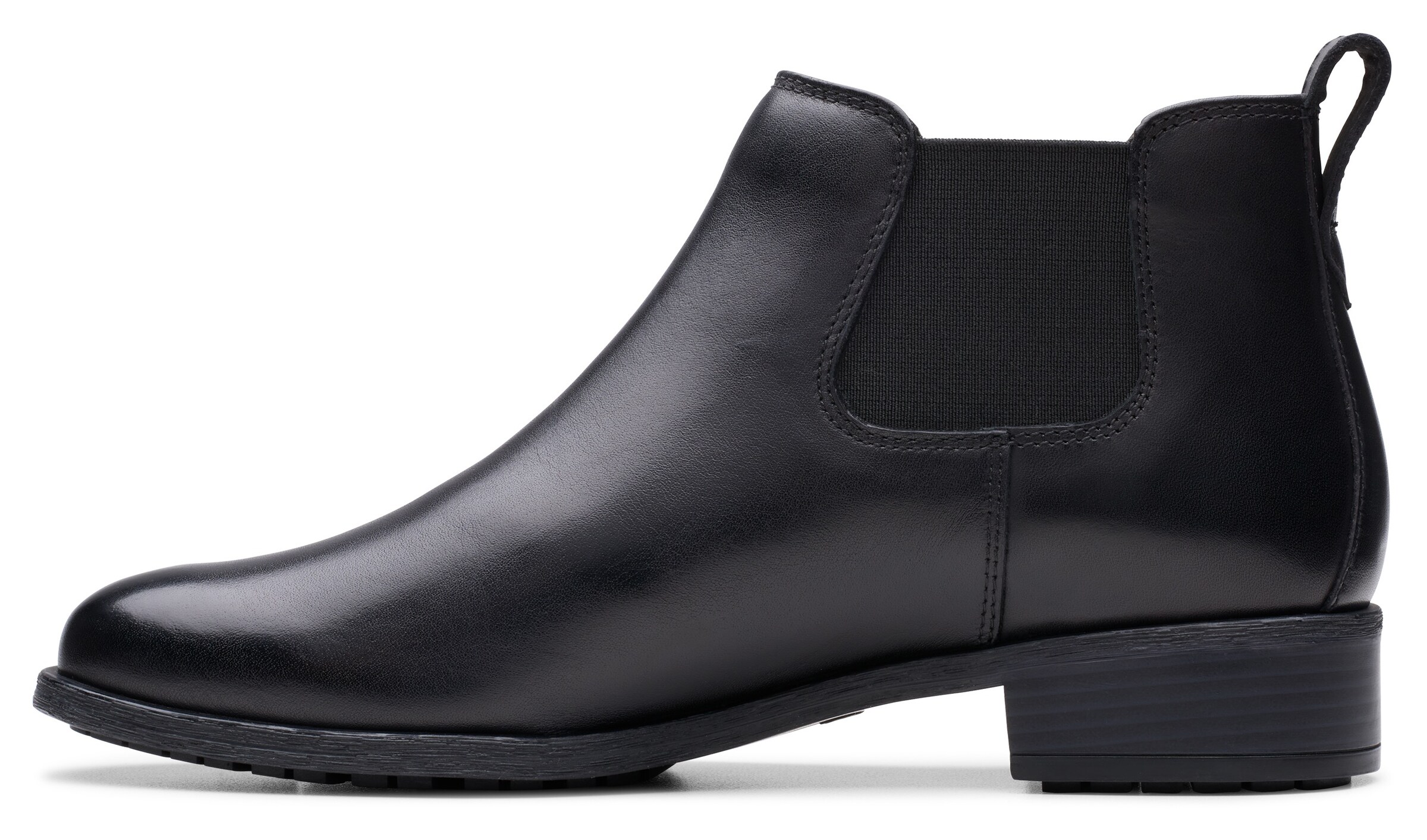 CLARKS Chelsea Boots in Black: front