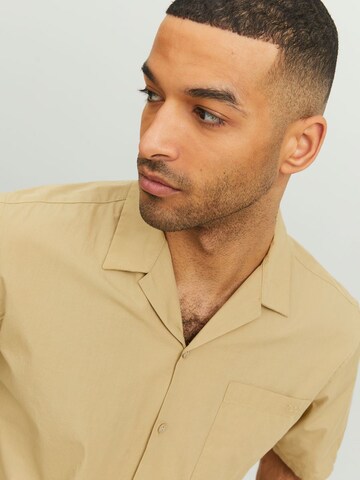 R.D.D. ROYAL DENIM DIVISION Regular fit Button Up Shirt in Beige