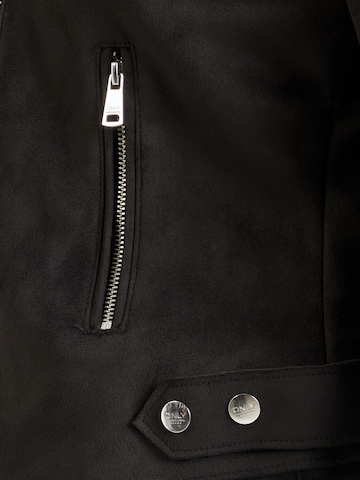 Veste mi-saison 'CARSHERRY' ONLY Carmakoma en noir