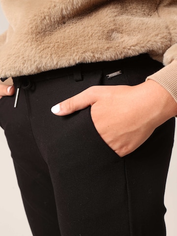 évasé Pantalon 'VANIDA' Deeluxe en noir