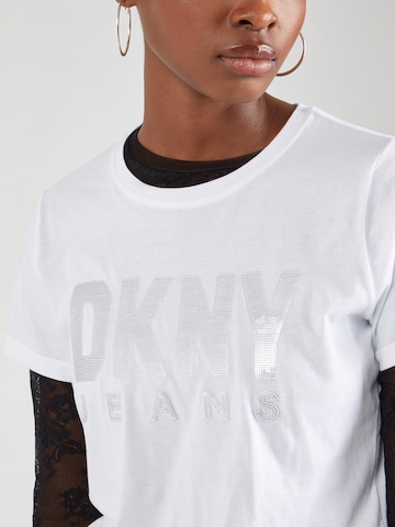 DKNY Тениска в бяло