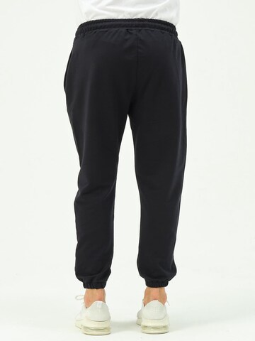 C&City Tapered Pants in Black