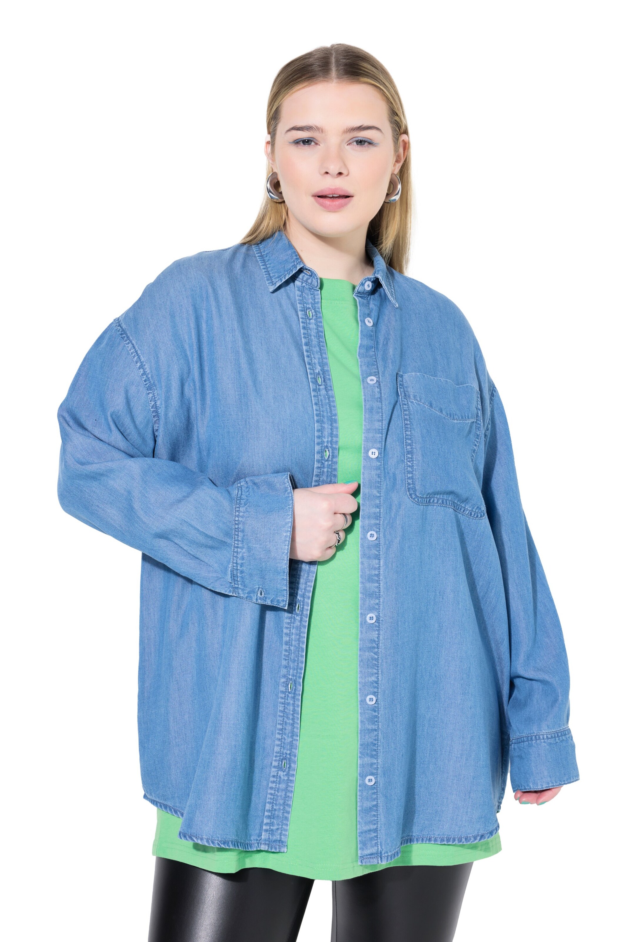 Studio Untold Blouse in Blue: front