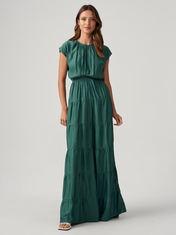 The Fated Φόρεμα σε πράσινο: μπροστά
