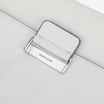 GERRY WEBER Handtasche 'Be Different' in Weiß