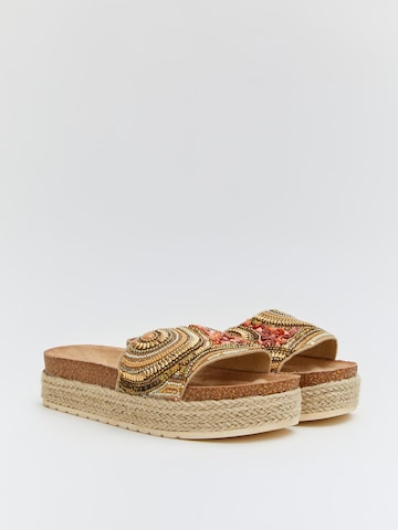 BUONAROTTI Slippers in Gold: front