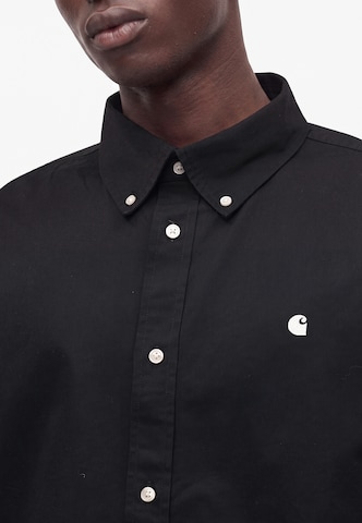 Carhartt WIP Comfort Fit Košeľa 'Madison' - Čierna