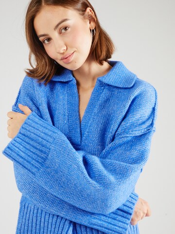 TOPSHOP Sweter w kolorze niebieski