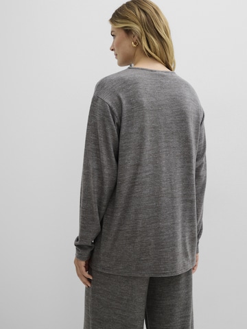 Pullover di bonprix in grigio