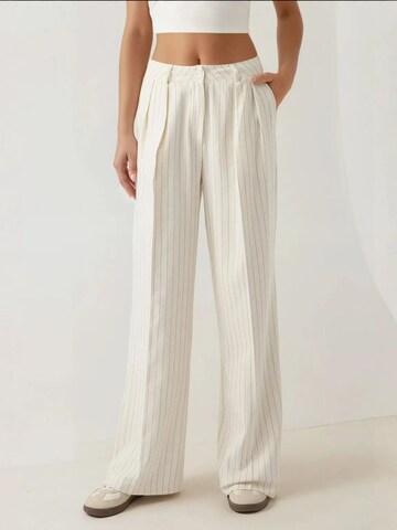Hiccup Wide leg Pleated Pants in Beige: front