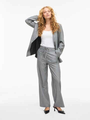 VILA - regular Pantalón 'VIMALLI' en gris