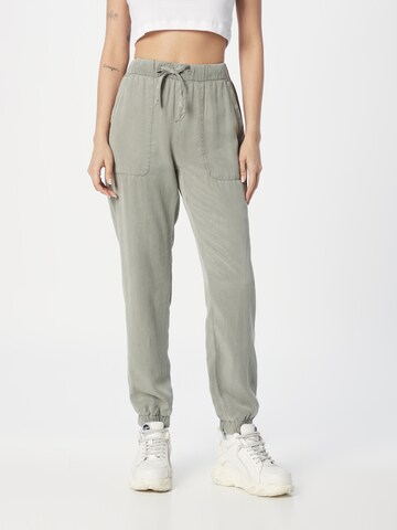 Soccx Tapered Trousers in Green: front