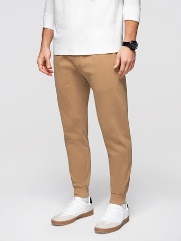 Effilé Pantalon de sport Ombre en marron
