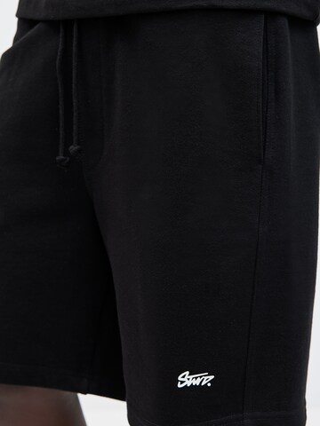 Pull&Bear Loosefit Kalhoty – černá