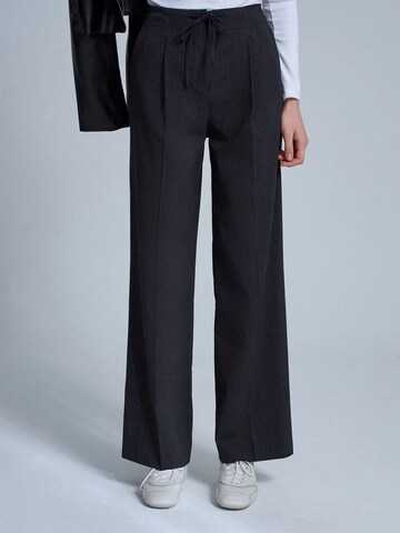 Wide Leg Pantalon Dilvin en gris : devant