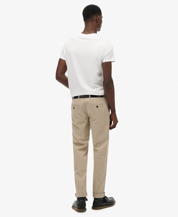 Regular Pantalon chino 'Premium' Superdry en marron