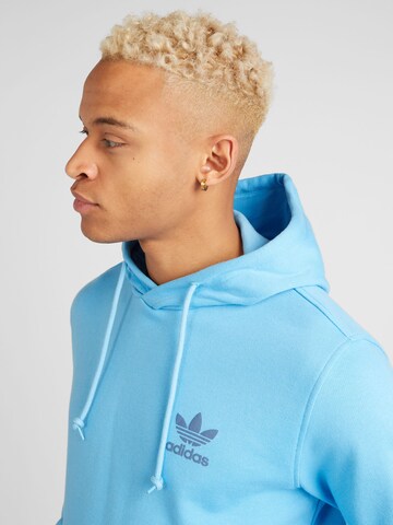 ADIDAS ORIGINALS Sweatshirt i blå