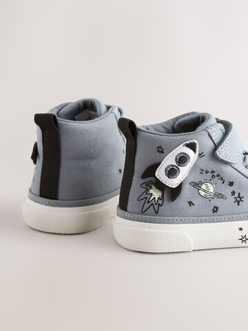Sneaker di Next in grigio