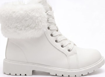TorWeit Booties 'Fluffy Lace Up Winter Boots' in White: front
