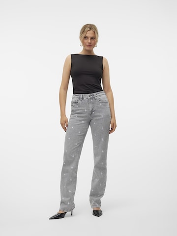 VERO MODA Regular Jeans 'TESSA' in Grijs