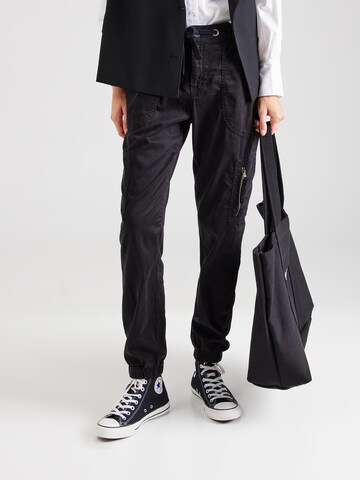 Soccx Tapered Pants in Black: front