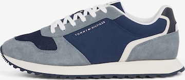 Baskets basses TOMMY HILFIGER en bleu : devant