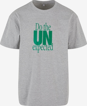MT Upscale Shirt 'Do The Unexpected' in Grijs: voorkant
