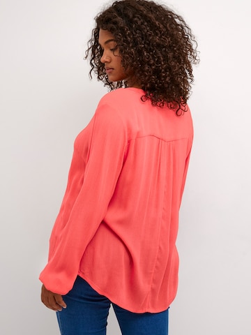 Camicia da donna 'Ami' di KAFFE CURVE in rosso