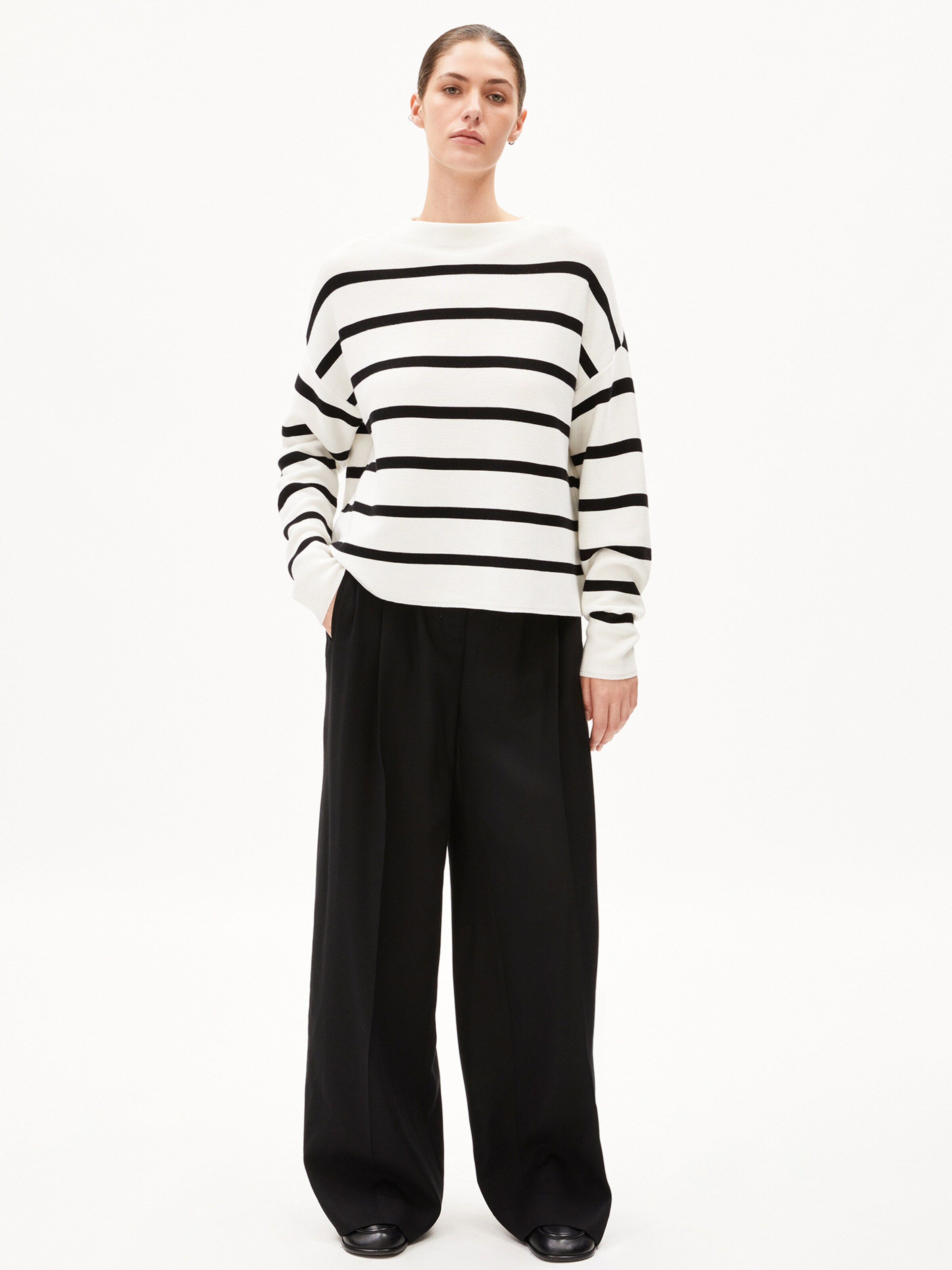 ARMEDANGELS Пуловер 'Merinaa' в бяло