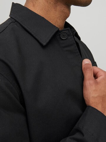 R.D.D. ROYAL DENIM DIVISION Prehodna jakna 'KEITH' | črna barva