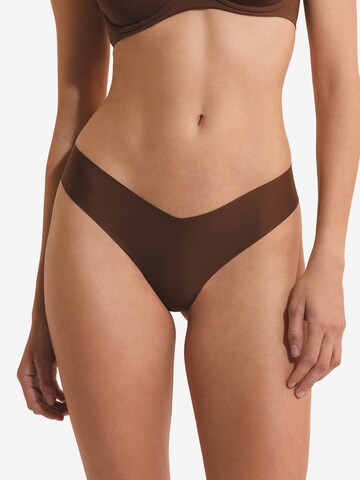 ETAM Thong 'Pure Invisible' in Brown: front