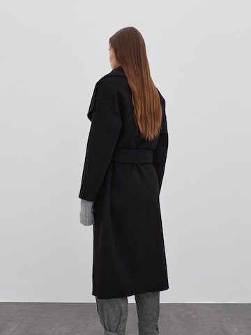 Manteau mi-saison 'Rosalie' EDITED en noir